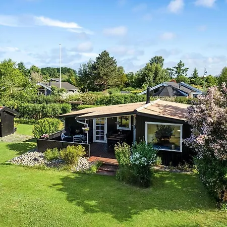 Pet Friendly In With Kitchen
