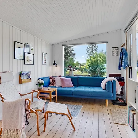 Pet Friendly In With Kitchen *